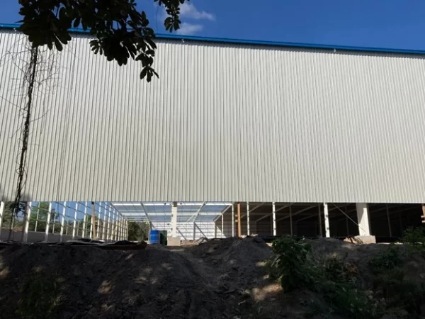 CUSTOMER Side-view-of-the-building-where-Standing-Seam-was-supplied-for-Orion-Park-Project-in-El-Salvador-600x450